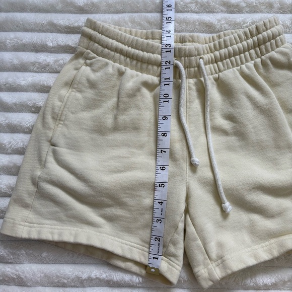 TNA Cozy Fleece Boyfriend Shorts Elastic Waistband Light Yellow Womens XS - Picture 9 of 9